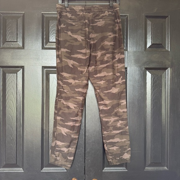 Athleta Farallon Camo joggers 4 - Picture 8 of 11